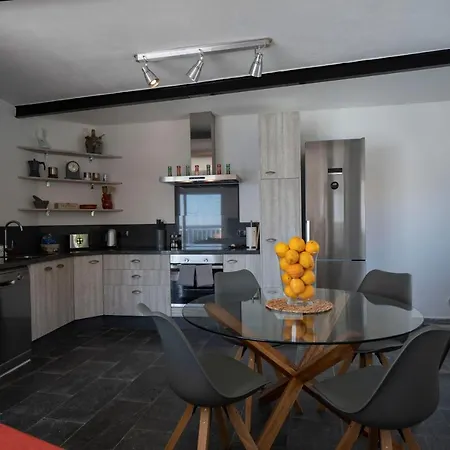 Beachhouse With Amazing Terrace Next To The Ocean Bocacangrejo