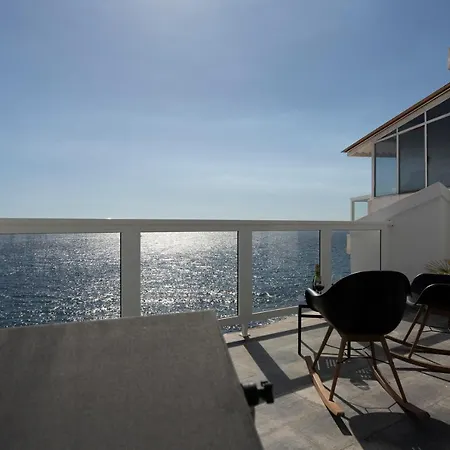 아파트 Beachhouse With Amazing Terrace Next To The Ocean
