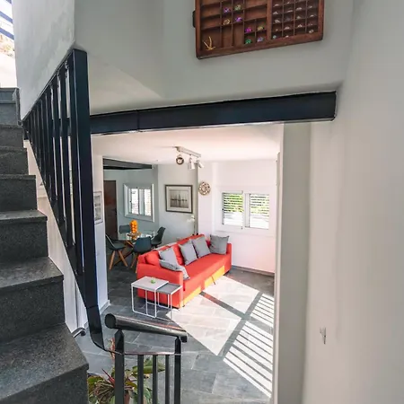 Beachhouse With Amazing Terrace Next To The Ocean 아파트