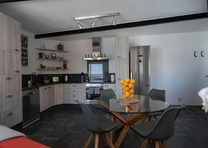 Beachhouse With Amazing Terrace Next To The Ocean Bocacangrejo