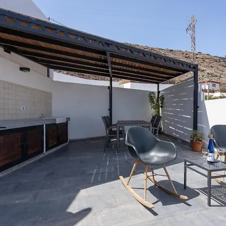 Апартаменты Beachhouse With Amazing Terrace Next To The Ocean Бокакангрехо