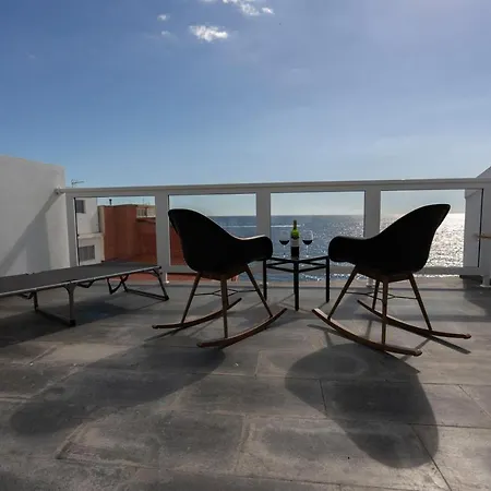 Beachhouse With Amazing Terrace Next To The Ocean Апартаменты *