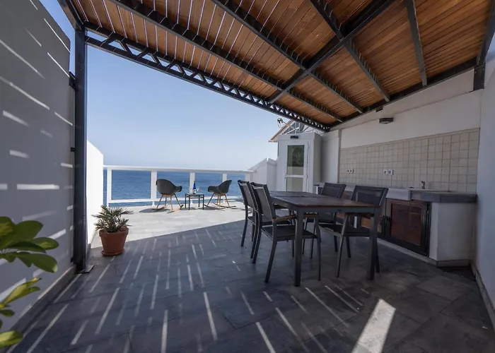 Beachhouse With Amazing Terrace Next To The Ocean