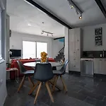 Appartement Beachhouse With Amazing Terrace Next To The Ocean